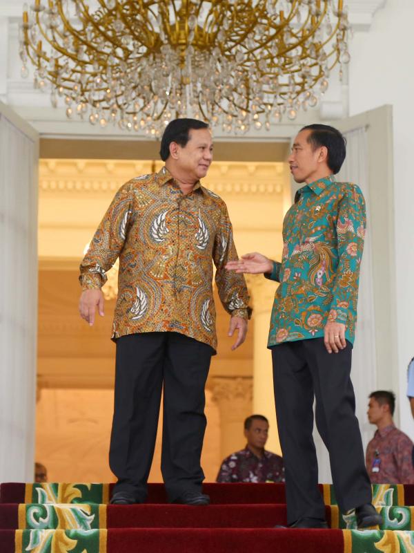 Ketua Umum Partai Gerindra Prabowo Subianto dan Presiden Joko Widodo memberikan keterangan pers di Istana Bogor, Jawa Barat, Kamis (29/1/2015). Liputan6.com/Faizal Fanani)