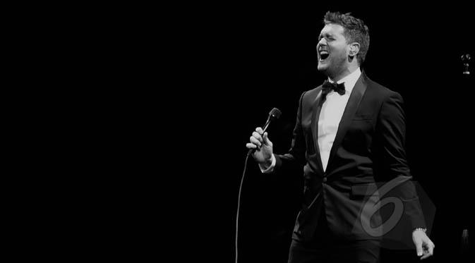 Penyanyi asal Kanada, Michael Buble sukses menggelar konser di Indonesia Convention Exhibition, Tangerang, Kamis (29/1/2015). (Liputan6.com/Herman Zakharia)