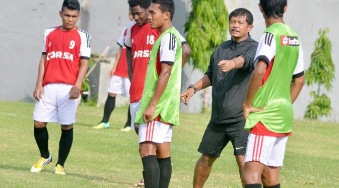 Indra Sjafri ketika memimpin latihan Bali United Pusam (antara)