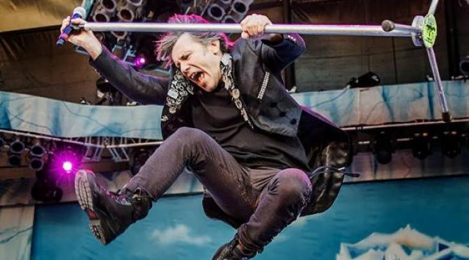 Bruce Dickinson, vokalis Iron Maiden, harus jalani kemoterapi dan radiologi akibat kanker yang diidapnya. (foto: Noisefull)
