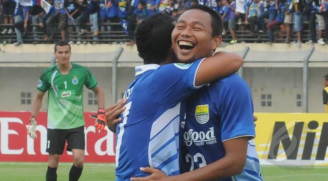 Persib Bandung meraih kemenangan 4-1 atas New Radiant pada pertandingan perdana penyisihan Grup H AFC Cup 2015, di Stadion Si Jalak Haroepat, Bandung, Rabu (25/2/2015). (Liputan6.com/Herman Zakharia)