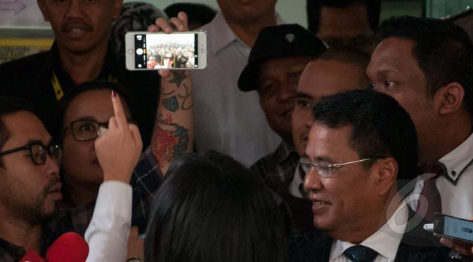 Gaya Selfie Syahrini Usai Diperiksa Bareskrim