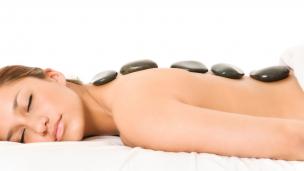 Terapi meditasi dengan menggunakan batu mulia dipercaya mampu memberikan rasa rileks dan energi positif pada tubuh.