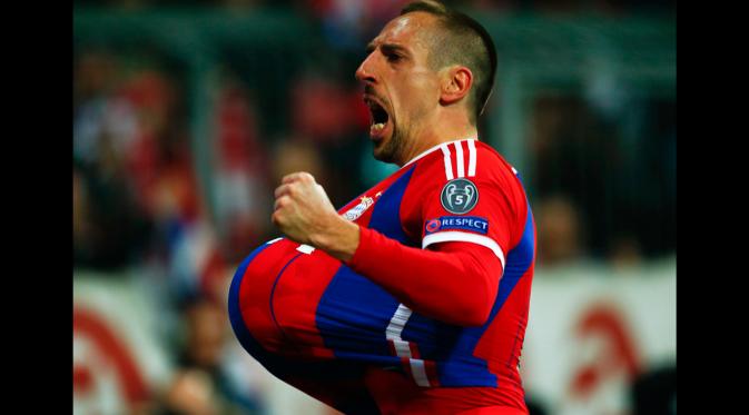 Gelandang Bayern Muenchen, Franck Ribery merayakan selebrasi usai mencetak gol ke gawang shakhtar Donetsk pada leg kedua 16 besar Liga Champions di Allianz Arena, German (11/3/15). Bayern Munich Menang 7-0 atas Shakhtar Donetsk. (Reuters/Michael Dalder)