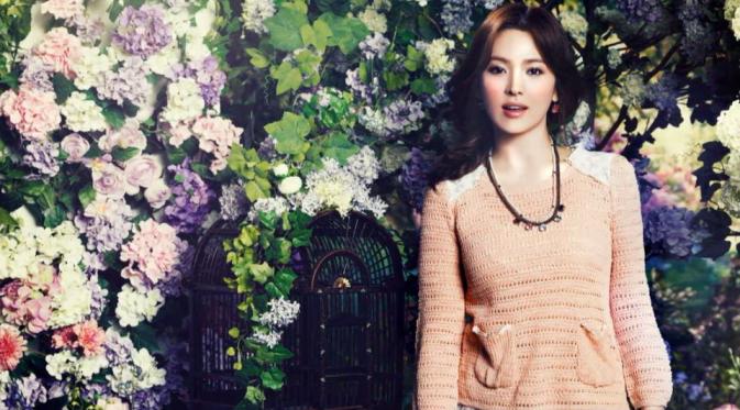 Song Hye Kyo dikabarkan mulai lirik aktor yang usianya lebih muda dari dirinya. Benarkah itu?