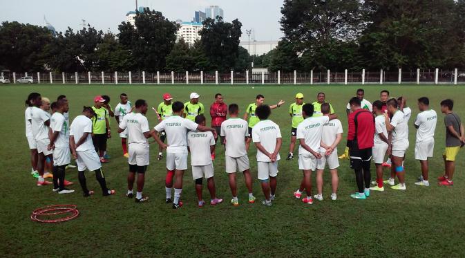 Karena alasan berbeda, Persipura meninggalkan dua pemain ketika tandang ke Maladewa.