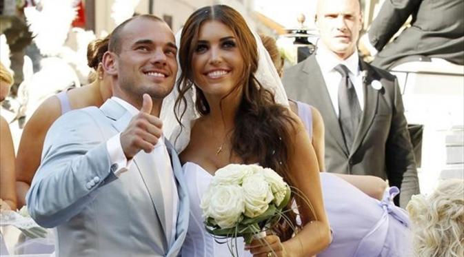 Wesley Sneijder dan Yolanthe Cabau yang menikah pada 17 Juli 2010.