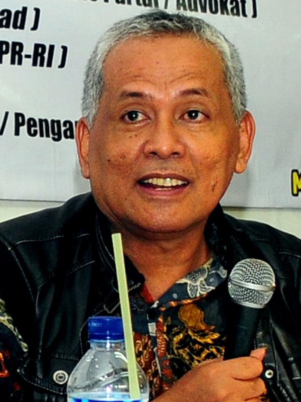  M Hatta Taliwang saat menjadi pembicara diskusi publik "Ada Apa Dengan Prahara Parpol di Era Pemerintahan Jokowi" di Cikini Raya, Jakarta, Rabu (18/3/2015). (Liputan6.com/Yoppy Renato)