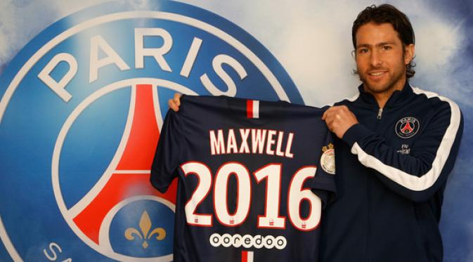 Maxwell memperpanjang kontak selama satu musim.