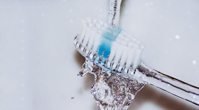 Bukan hanya malas, kebiasaan salah yang selalu dilakukan saat menyikat gigi juga bisa menjadi sumber penyakit. 