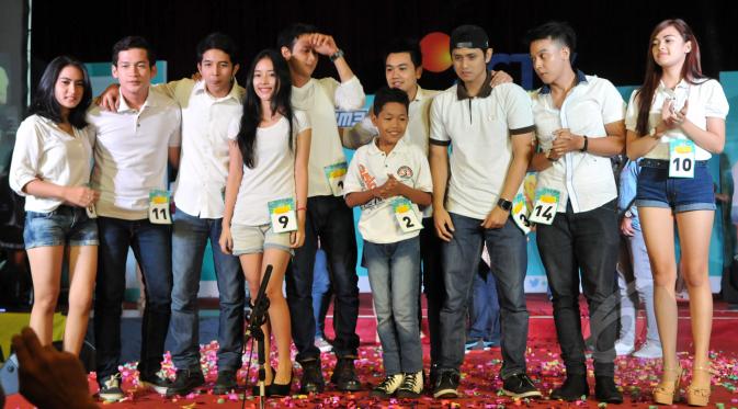 Sepuluh finalis yang terpilih dalam audisi Ganteng Ganteng Serigala (GGS) berfoto bersama seusai acara di Gedung Wanita Patra Simprug, Jakarta, Kamis (26/3/2015). (Liputan6.com/Panji Diksana)