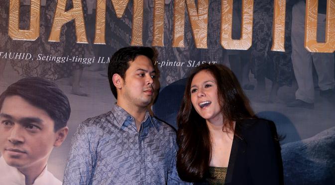 Wulan Guritno dan Adilla Dimitri menghadiri premier film 'Guru Bangsa: Tjokroaminto'. Foto: Galih Satria