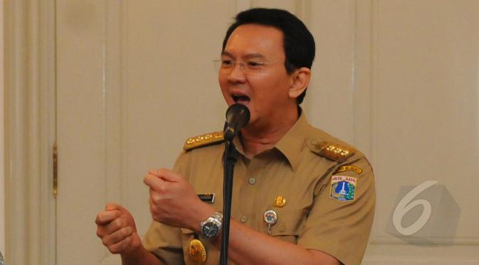 Ahok  menyambut baik kerjasama Pemprov DKI Jakarta dengan dan BPJS di Balai Kota, Jakarta, Rabu (1/4/2015). Karena dengan kerjasama ini dia bisa memberikan jaminan kesehatan bagi warga yang kurang mampu.  (Liputan6.com/Herman Zakharia)