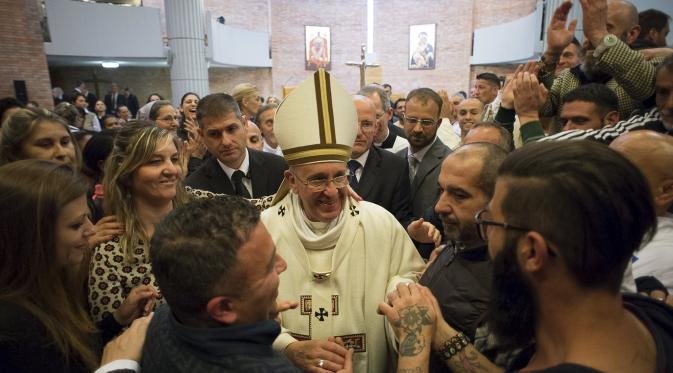 Paus Fransiskus dalam peringatan Kamis Putih (Reuters)