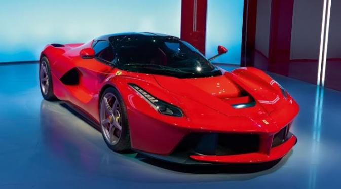 Tak puas hanya memiliki Ferrari 458 Italia, Bieber pun dikabarkan memesan supercar langka, Ferrari LaFerrari.