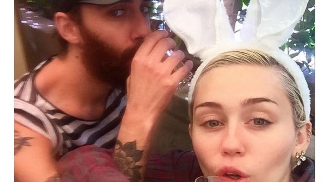 Miley Cyrus rayakan Paskah bersama kekasihnya