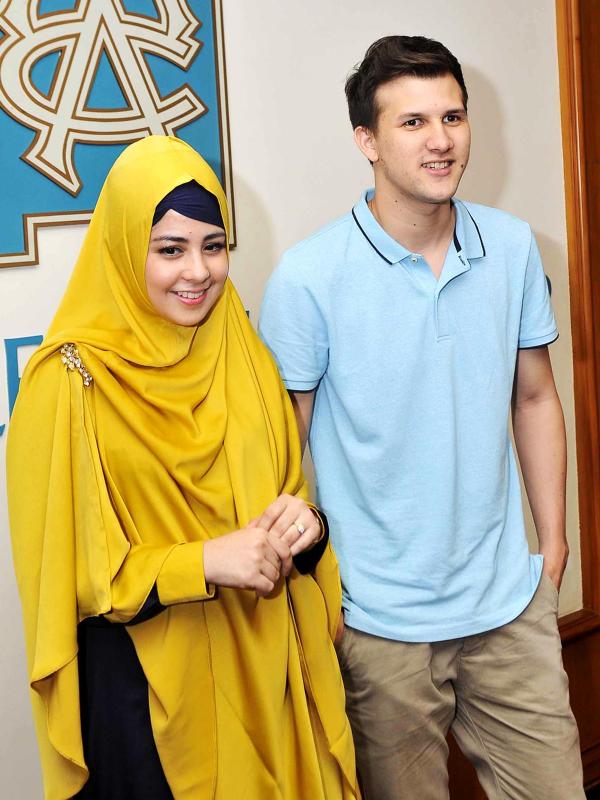 Risty Tagor dan Stuart Collin. [Foto: Faisal R. Syam/Liputan6.com]