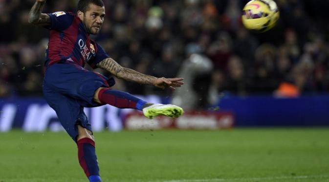 Dani Alves kerap bersikap lucu (LLUIS GENE / AFP)