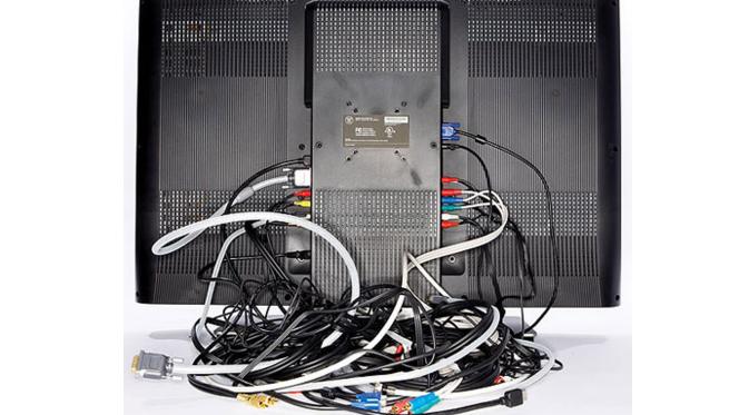 13. Ambil foto rangkaian kabel perangkat elektronik (Via: reddit.com)