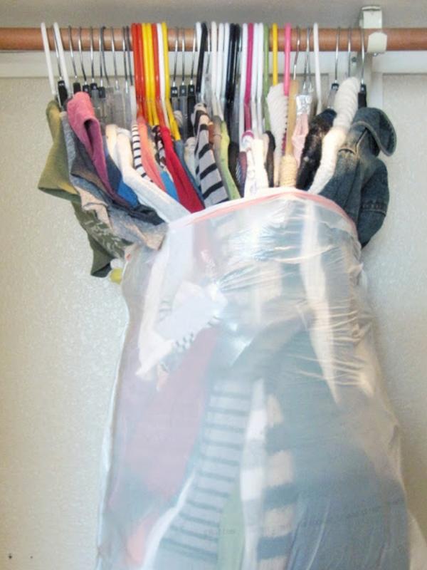 15. Cara cepat mengemas pakaian (Via: thewickerhouse.blogspot.com)