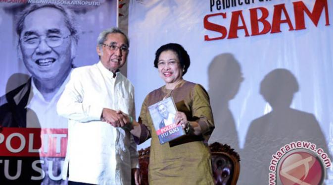 Sabam Sirait dan Megawati Soekarnoputri. (Antara/Fanny Octavianus)