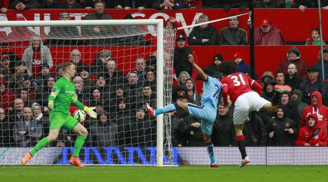 Manchester United vs Manchester City (Reuters / Jason Cairnduff)