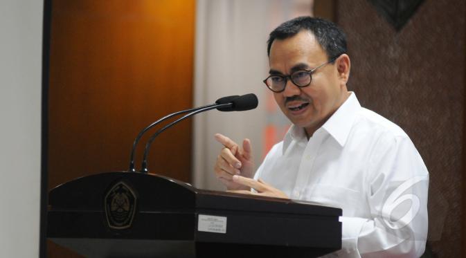Menteri ESDM, Sudirman Said berpidato saat acara penandatanganan Komitmen Pengendalian Gratifikasi , Jakarta, Senin (13/4/2015). Dalam acara itu juga diluncurkan 'Whistleblowing System Online'. (Liputan6.com/Herman Zakharia)