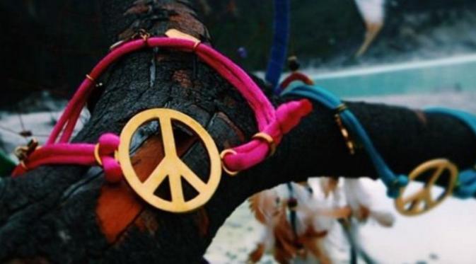 Gelang Peace  (Via: instagram.com/hippearce)