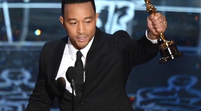 John Legend ketika memenangkan Best Original Song di Academy Awards