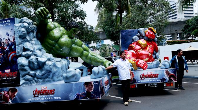 Banyak pengunjung yang menggunakan truk Marvel untuk foto. (Wimbarsana/bintang.com)