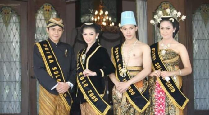 Suryo dan Selvi setelah dinobatkan sebagai Putra - Putri Solo 2009.