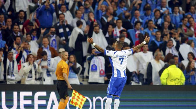  Porto's Ricardo Quaresma celebrates after scoring a penalty against Bayern Munich during their Champions League quarterfinal first leg soccer match at Dragao stadium in Porto April 15, 2015. REUTERS/Miguel Vidal