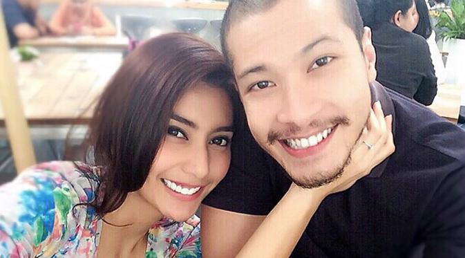 Tyas Mirasih terlihat mengunggah foto mesranya dengan pacar barunya bernama Raiden. (foto: instagram.com/tyasmirasih)
