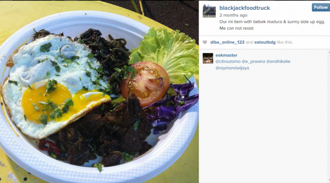 Menu Black Magic Noodle yang disajikan Black Jack Food Truck. (Foto: Instagram.com/blackjackfoodtruck)