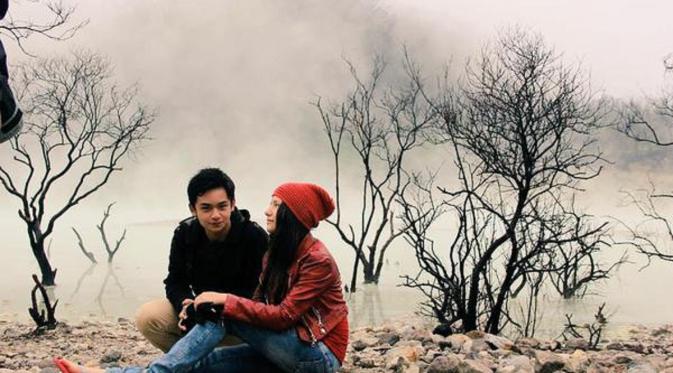 Akting Randy Martin dan Cassandra Lee dalam sinetron 'Rain The Series'. Foto: Twitter