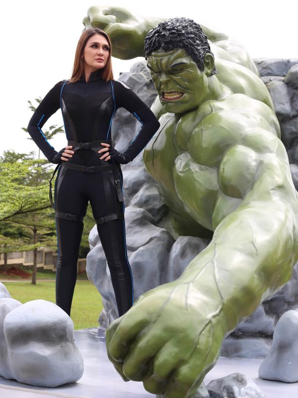 Luna Maya sebagai brand ambasador Black Widow. Foto: Disney Indonesia