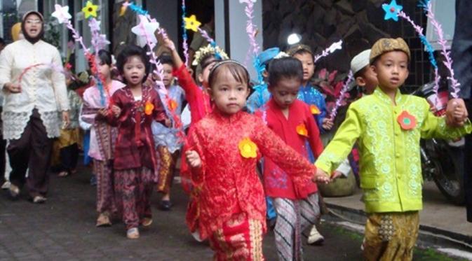 Bocah rayakan Hari Kartini (Via: tasbalita.com)