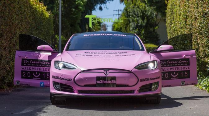 Tesla Motors, pabrikan mobil listrik asal Amerika Serikat, mendukung gerakan kepedulian terhadap kanker payudara (Foto: Tsportline)