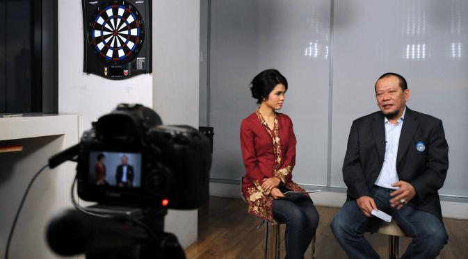 Ketua Umum PSSI, La Nyalla Matalitti (kanan) saat wawancara khusus dengan tim redaksi Liputan6.com di Jakarta, Selasa (21/4/2015). Kedatangan La Nyalla untuk mendiskusikan hal terkait kisruh persepak bolaan nasional. (Liputan6.com/Helmi Fithriansyah)