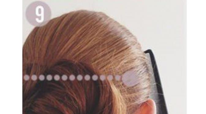 Sisir rambut bagian atas agar rapi (Via: modwedding.com)