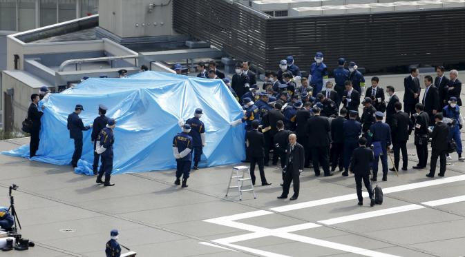 Drone radio aktif di kantor Perdana Menteri Jepang Shinzo Abe. (Reuters)