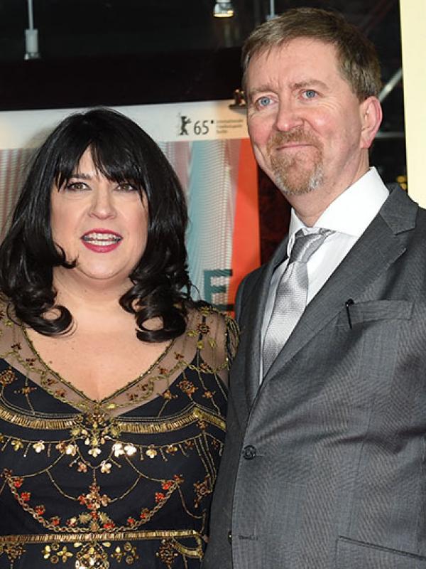 EL James penulis novel Fifty Shades of Grey bersama dengan suaminya Naill Leonard. Foto: THR