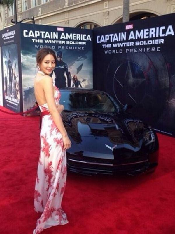 Claudia Kim saat muncul di karpet merah pemutaran perdana film Captain America Winter Soldier (Foto: AmazonNews)