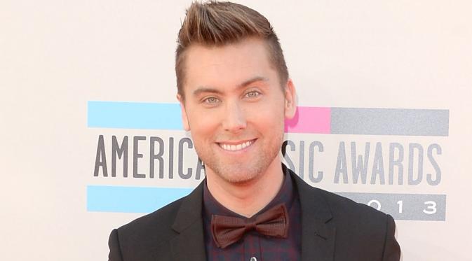 Lance Bass, mantan  personel N Sync (ryanseacrest,com)