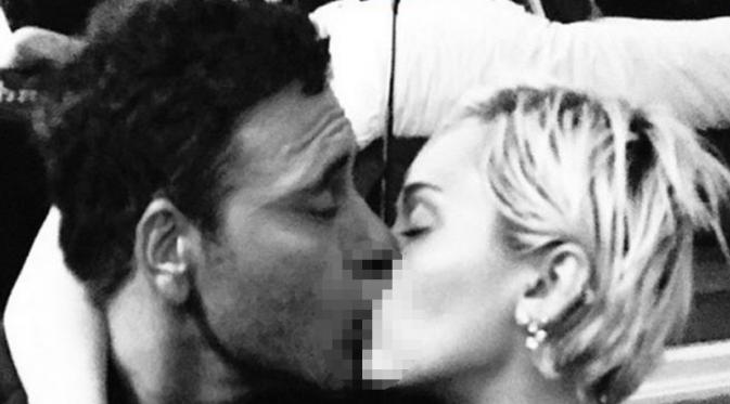 Miley Cyrus tak sedih putus dari Patrick Schwarzenegger?