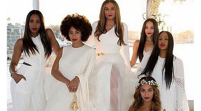 Beyonce pose bersama keluarga