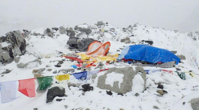 7. Menimbulkan longsor salju di Gunung Everest  (Via: cbc.ca)