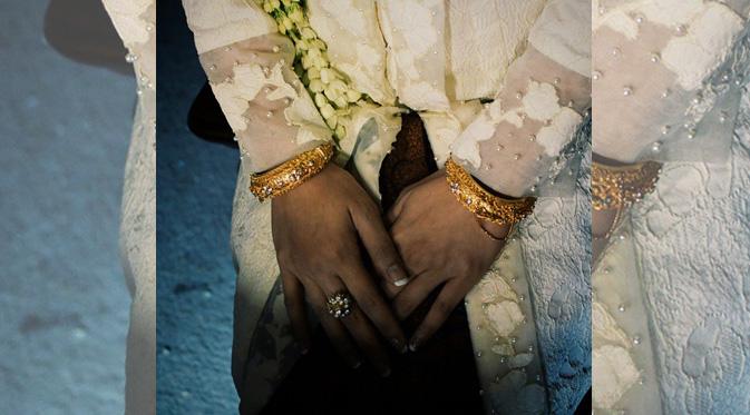 Detail baju pernikahan yang dikenakan Andien saat akad nikah. (foto: instagram.com/didietmaulana)
