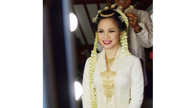 Mengusung tema `unik`, pengantin Jawa klasik dipilih sebagai konsep pernikahan Andien.