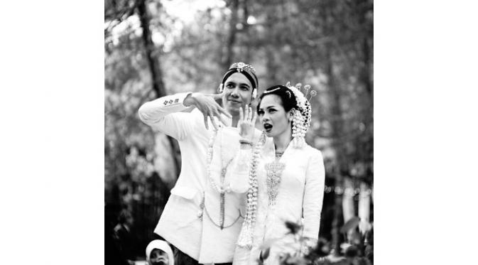 Mengusung tema `unik`, pengantin Jawa klasik dipilih sebagai konsep pernikahan Andien.